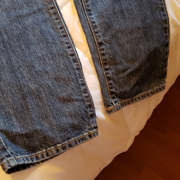 Like new slim leg Old Navy jeans - Picture 3 of 3